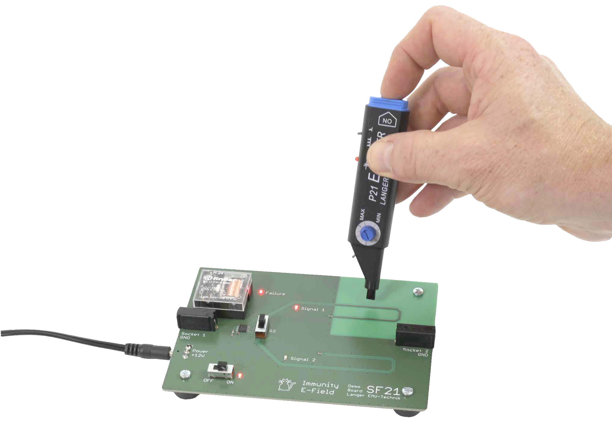 Elektrische Störbeeinflussung - Demonstrationsboard SF 21 mit E-Feld-Pulser P21